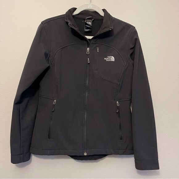 The North Face woman’s wind wall jacket size Medium - Picture 1 of 6